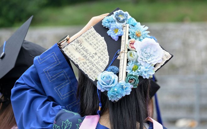 是首批成立研究生院的高校