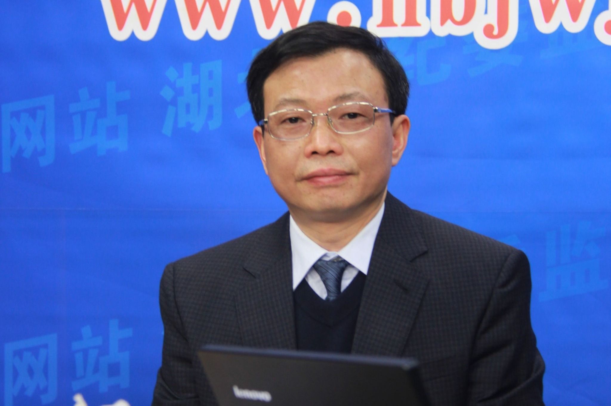 以马克思主义政治经济学为主线