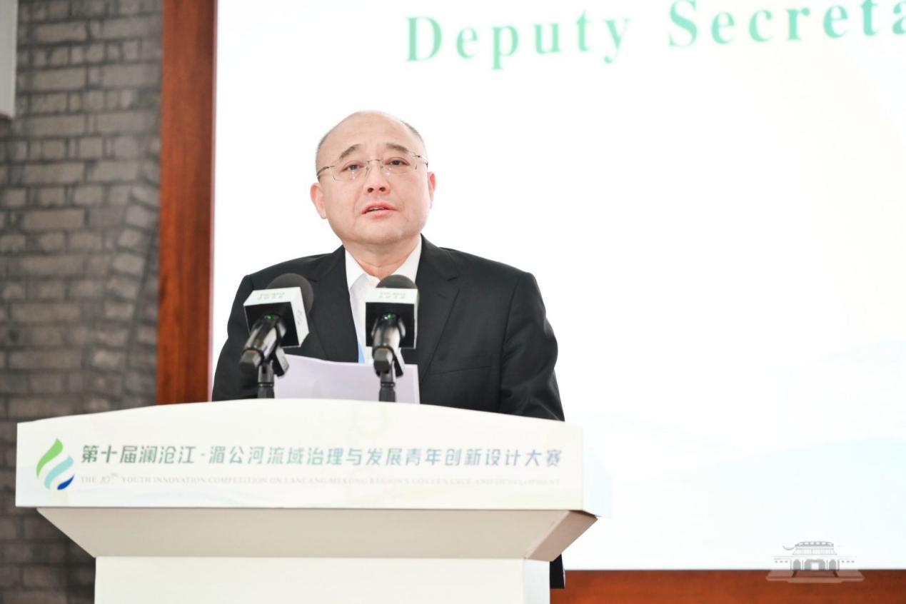 并寄语参赛的各国青年抓牢历史机遇
