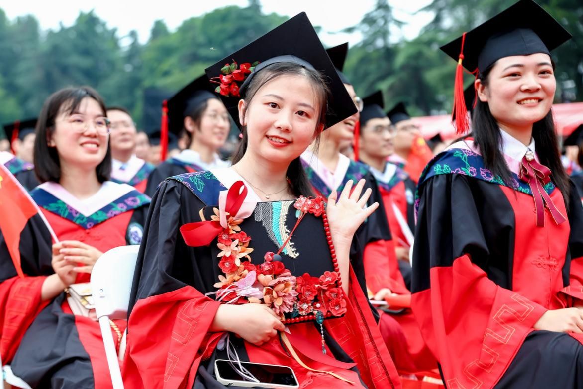 共同见证又一届学子的成长与告别