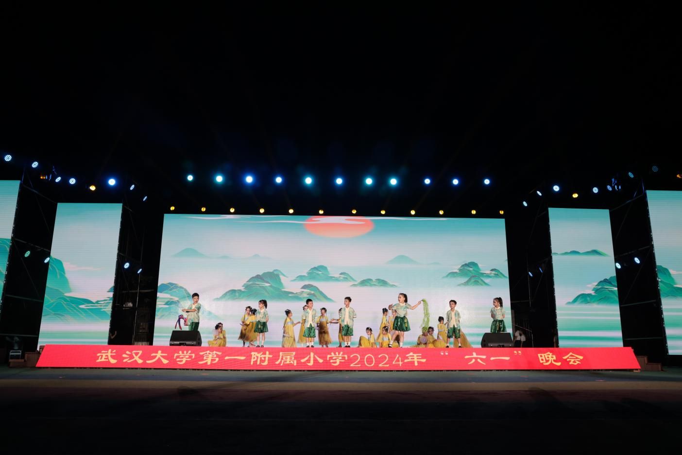 刘伯温传奇官网优惠活动代表等出席此次